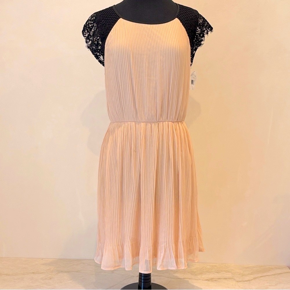 MADE Fashion Week Macy’s Peach Amazing Dress M  Pleated with Black Lace. NWT,